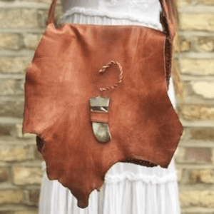 Ledertasche im Vintage Look ist handgefertigt aus hochwertigem robusten Ziegenleder