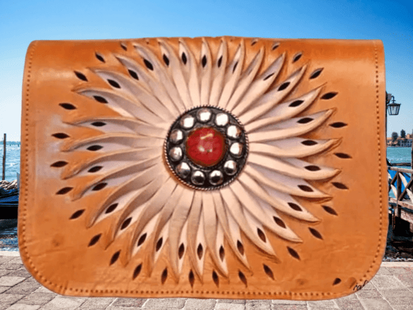 Wunderschöne Berber Ledertasche, Hippie Style mit Punzierte Satteltasche mit geschnitzten Details